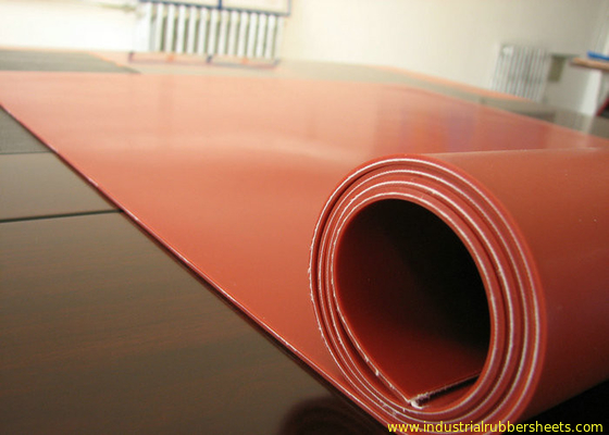 Hoja a prueba de calor rojo oscuro Rolls de la goma de silicona reforzado para insertar la tela 1PLY