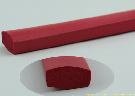 La protuberancia modificada para requisitos particulares de la esponja del silicón, raya de la espuma del silicón producida cerca saca o corte