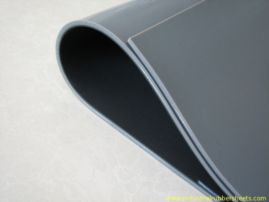 El caucho reciclado resistente del alto rasgón cubre la hoja de goma flexible 7 - 12mpa Strengh extensible