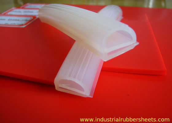 Extrusión de silicona translúcida de grado industrial con alta resistencia a la temperatura para sellos y perfiles